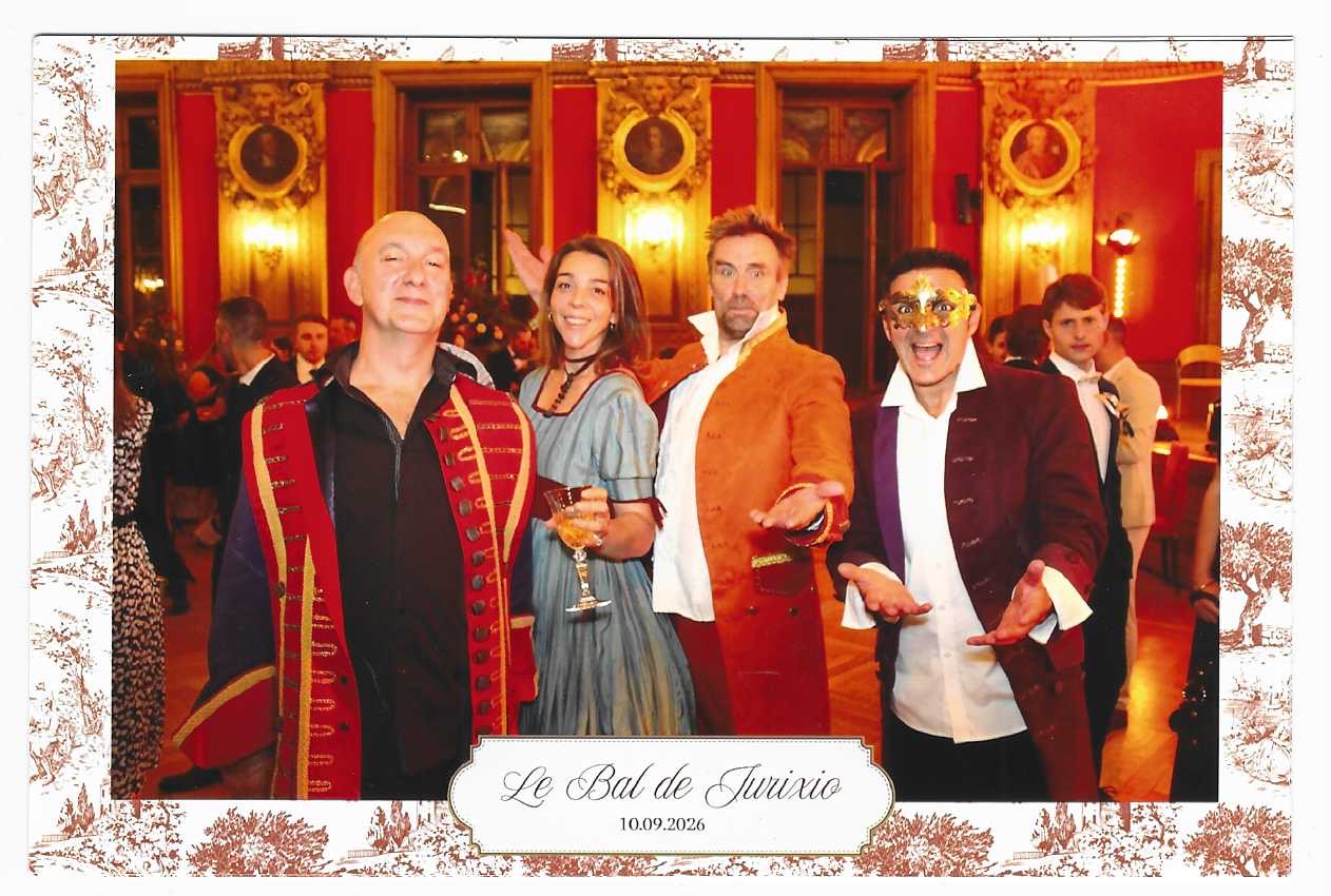 Je t'emmènerai de la compagnie Les Schyzoz en costume d'époque
